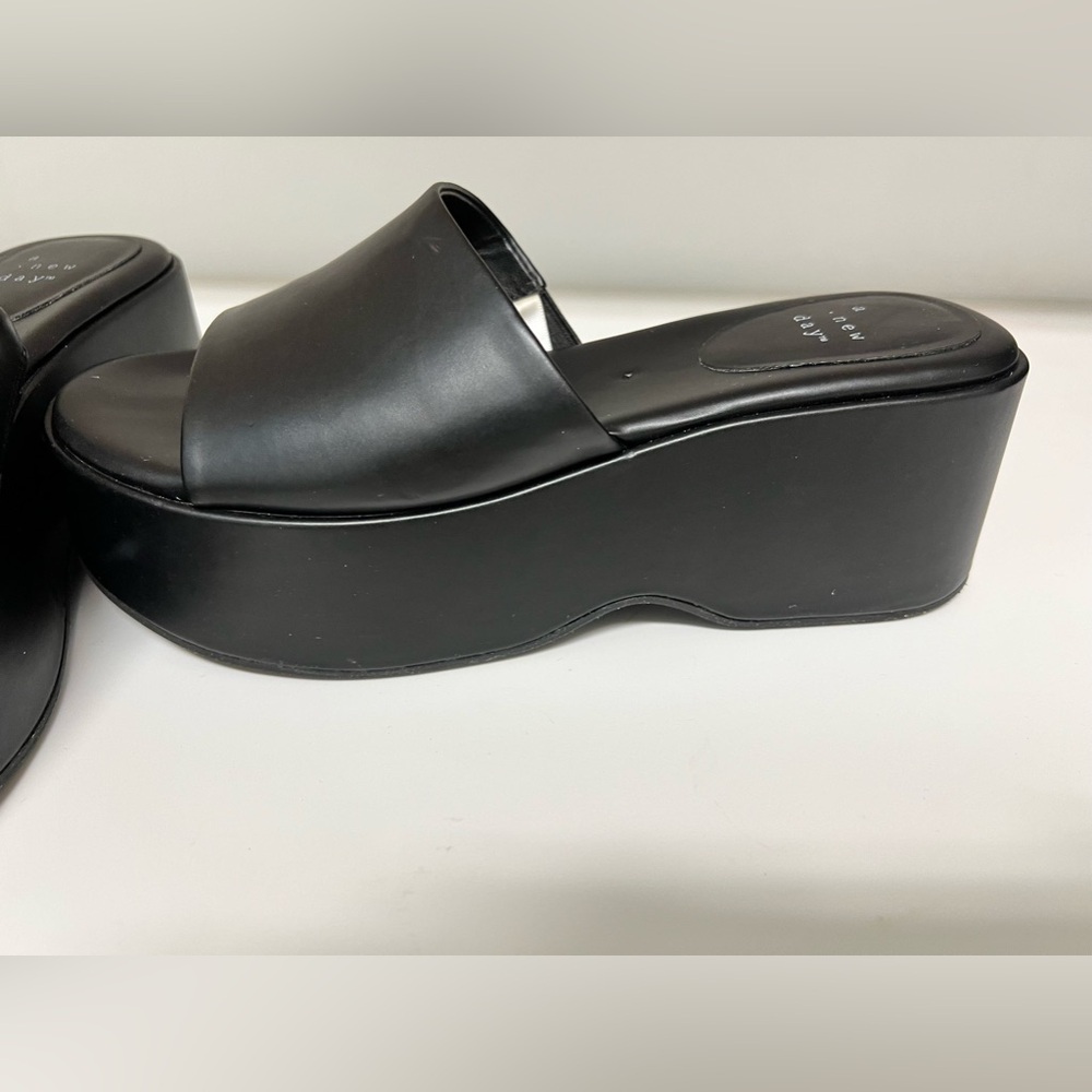 Black Platforms Comfortable Women’s size 8 Platform Heels